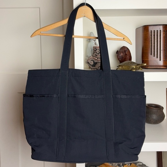 Lululemon Daily Multi-Pocket Tote Bag 20L - Picture 5 of 13